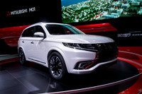 【パリモーターショー14】三菱 アウトランダーPHEV コンセプト-S…先進性的かつダイナミックに［詳細画像］ 画像