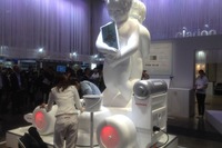 【CEATEC 14】ホンダ、小便小僧が燃料電池の排出物をバケツに 画像