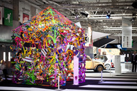 【パリモーターショー14】素材メーカー アルカンターラ社、“幸福と美”のインスタレーションを出展 画像