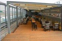 ハンガリーのブダペスト国際空港、屋上バーがオープン…ワインやビールを用意 画像