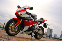 ホンダ CBR1000RR SP…スーパースポーツが専用装備・セッティングでパワーアップ［写真蔵］ 画像