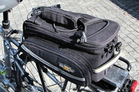 ゴムロープが襲いかかる!…自転車乗車時、荷物をどう運ぶ? 画像