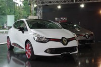 ルノー ルーテシア クレール 発売…パノラミックルーフ初採用、“赤”がポイントの限定車 画像