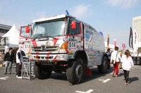 【モータースポーツジャパン14】ダカール仕様のトラックの荷台、何が積まれている? 画像