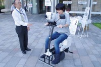 まるでバランスボール？　大学の研究室で生まれた面白パーソナルモビリティ「オムニライド」 画像