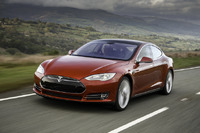 テスラ モデルS 2モーター4WDの「P85D」、日本納車は2015年夏以降 画像