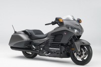 ホンダ、大型二輪クルーザー ゴールドウイング F6B に電動リバースシステム搭載 画像