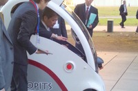 【G空間EXPO14】「目的地まで連れてって」…日立の移動支援ロボットが初デモ 画像