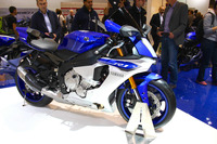 【ミラノショー14】ヤマハ YZF-R1 開発者「サーキット走行に軸」…テストにはロッシも 画像