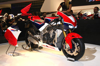 【ミラノショー14】ホンダ、MotoGPレプリカ RC213V-S…HRC社長「私にも乗りやすい」 画像