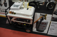 【新価値創造展14】ハイブリッド式小型発電機、燃料はガソリンとLPガスの二刀流 画像