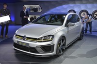 【ロサンゼルスモーターショー14】VW ゴルフ R 400、北米初公開…市販化の可能性は? 画像