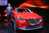 【マツダ CX-3 発表】小飼社長「成長支える新機軸モデルに自信」 画像