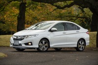 【ホンダ グレイス 発表】「競合車は プリウス」小型HVセダン市場に攻勢 画像
