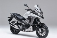 ホンダ、アドベンチャーツアラー VFR800X を発売…冒険心をくすぐるスタイリング 画像