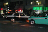 Uターンのパトカーと、直進のタクシーが衝突 画像