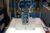 【東京ボートショー06】水深3メートルで iPod を聴く 画像