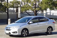 【ホンダ グレイス 試乗】走り、質感すべてにおいて フィットハイブリッド 以上…青山尚暉 画像