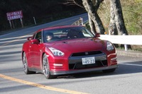 【日産 GT-R & ニスモ GT-R 試乗】ドライバーを選ばないドライビングプレジャーこそ真骨頂…中村孝仁 画像