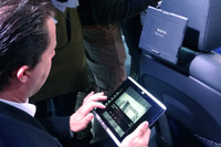【CES15】アウディ Q7 新型、コクピット革命の次は「タブレット」 画像