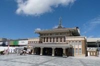 JR西日本、関西本線3駅で「すべり止めの砂」受験生に配布 画像