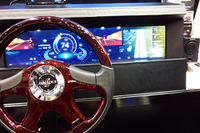 【オートモーティブワールド15】近未来のインパネは横一面ディスプレイ…エイチアイの統合的HMIデモ 画像