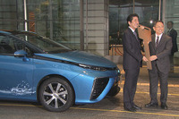 トヨタ自動車、官邸に MIRAI を納車…安倍首相「水素社会の幕開けを実感」 画像