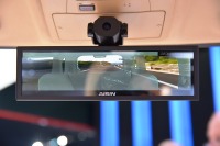 【デトロイトモーターショー15】後続車との距離感も把握できる、アイシンのリアモニター 画像