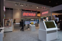 【デトロイトモーターショー15】デンソー、V2Xメインに未来への提案 画像