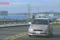 トヨタ パッソ と劇場版テラスハウスがコラボ、新TVCMオンエア…ドライブシーンを演出 画像