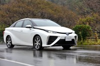 【トヨタ MIRAI 試乗】“未来的ではない”ところに本気を感じる…岩貞るみこ 画像
