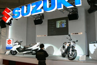 【東京モーターサイクルショー06】スズキ、お金使わず知恵と工夫で 画像