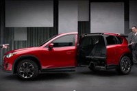 マツダ のスーパーボウル CM、CX-5 が手品で真っ二つ?!［動画］ 画像