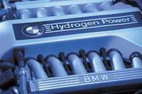 新型ロールスロイスに水素燃料V12エンジン 画像