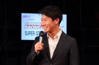 【SUPER GT】可夢偉「最終版のカラーリング楽しみ」…グッドスマイルレーシング発表会場に登場 画像