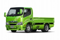【大阪オートメッセ15】日野、鮮烈なカラーリングのカスタムトラックを出展 画像