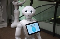 ソフトバンク、感情認識パーソナルロボット「Pepper」を開発者向けに発売 画像