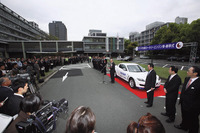 マツダ、RX-8 水素ロータリーエンジン車を地元自治体に納入 画像