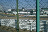 【F1 日本GP】観戦シート紹介…毎年即完売、観えにくいがお得なアウトレット 3月8日チケット発売 画像