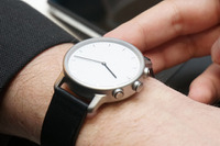 【MWC 2015】フランスから“充電不要”のスマートウォッチ「nevo solar watch」 画像