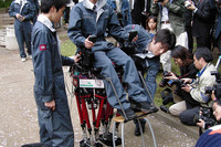 人間搭乗型二足歩行ロボット…パラレルリンクで軽量化 画像