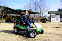【ホンダの汎用エンジン】まるでゴーカート気分、草刈機「ラビットモア RM830」を体験 画像