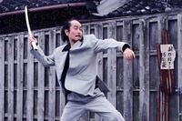 リリー・フランキーがアクションに初挑戦! ピエール瀧と決闘 画像