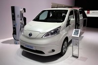 【ジュネーブモーターショー15】日産 e-NV200、欧州にも3列シート7名乗りが新登場 画像