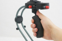 iPhoneでプロ並の動画を撮影「Steadicam Smoothee」を試してみた 画像
