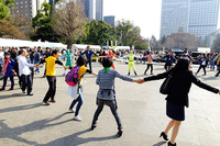 「震災の記憶を風化させない」 日比谷公園で“つながる輪” 画像