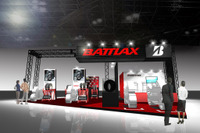 【東京モーターサイクルショー15】ブリヂストン、BATTLAXの世界観を演出…MotoGP車両も展示 画像