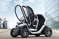 ルノー の超小型EV トゥイジー 、14歳から運転可能に…フランス 画像