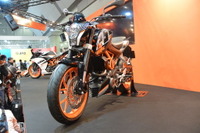 【東京モーターサイクルショー15】KTM、初の公道走行可能250ccモデル 登場…RC250、250デューク 画像