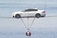 ジャガー XF 新型、運河の上で綱渡りに挑戦［動画］ 画像